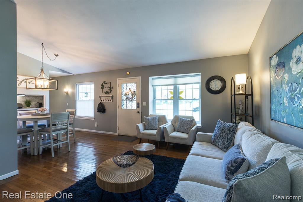 21248 E GLEN HAVEN Circle, Northville, MI 48167 — Photo 3
