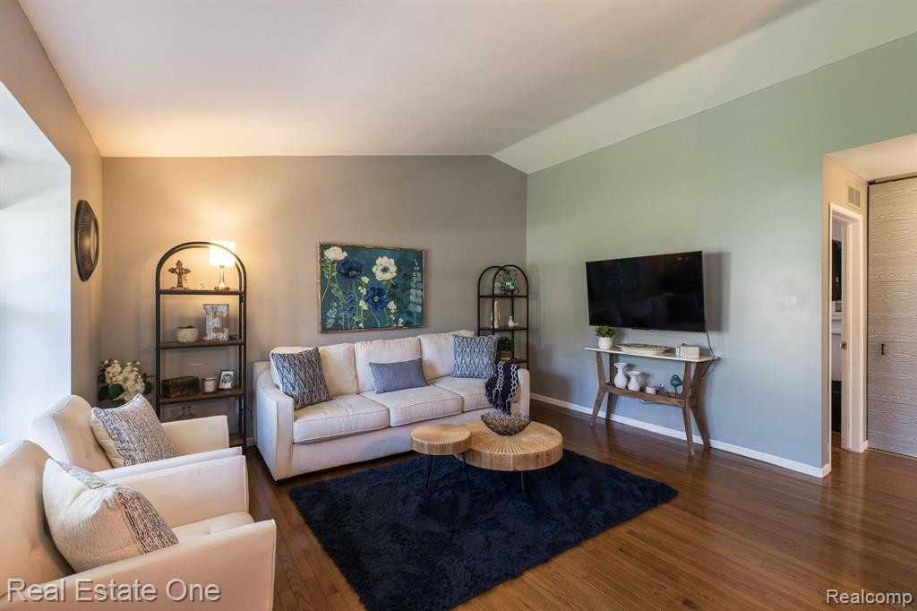 21248 E GLEN HAVEN Circle, Northville, MI 48167 — Photo 5