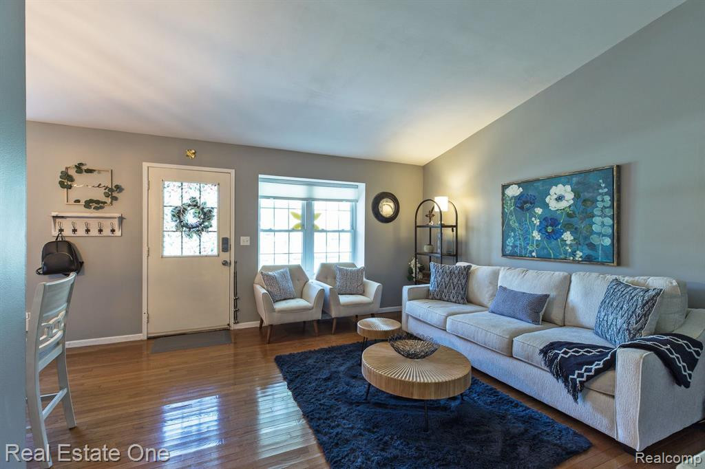 21248 E GLEN HAVEN Circle, Northville, MI 48167 — Photo 6