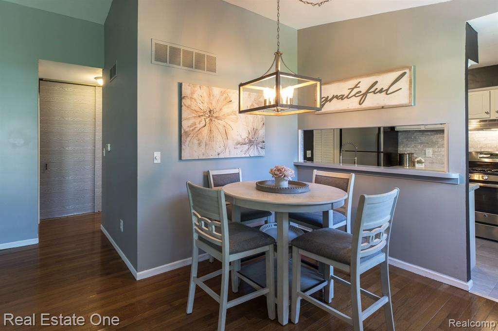 21248 E GLEN HAVEN Circle, Northville, MI 48167 — Photo 8