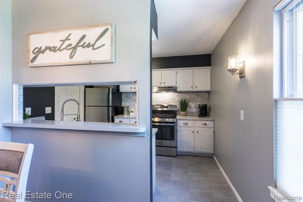 21248 E GLEN HAVEN Circle, Northville, MI 48167 — Photo 9