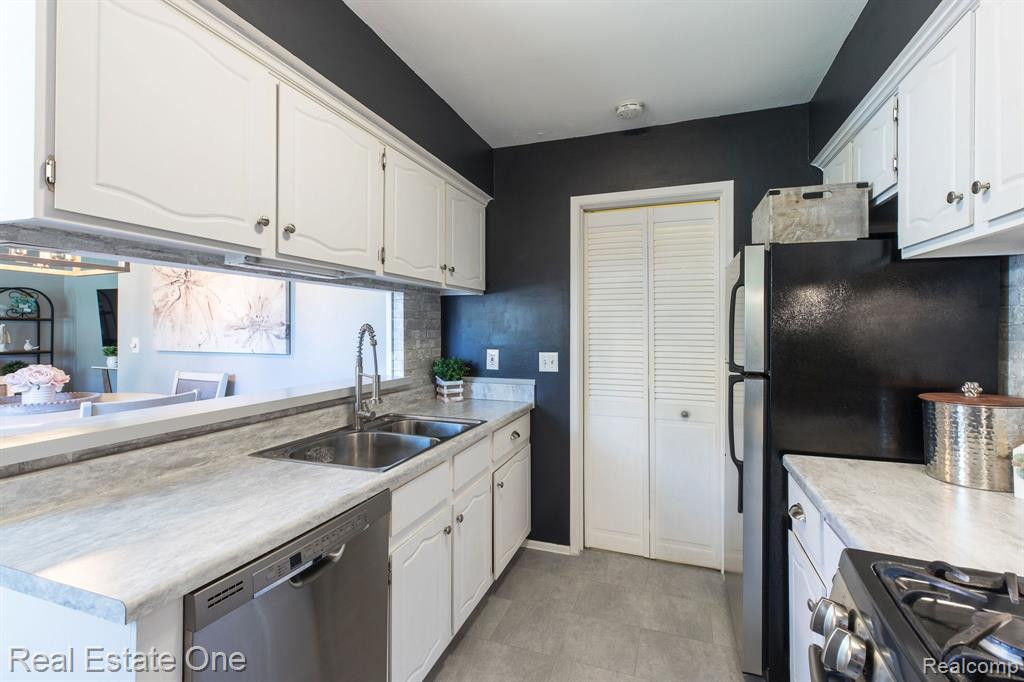 21248 E GLEN HAVEN Circle, Northville, MI 48167 — Photo 11