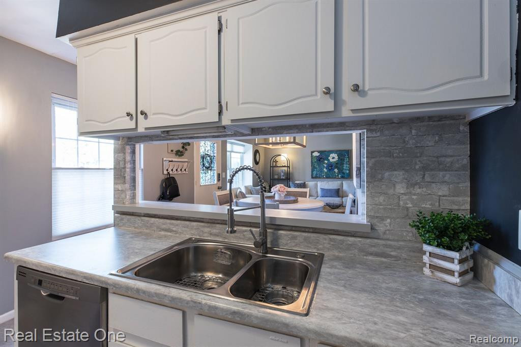 21248 E GLEN HAVEN Circle, Northville, MI 48167 — Photo 13