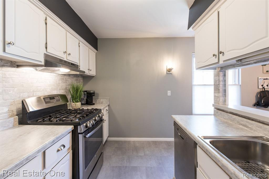 21248 E GLEN HAVEN Circle, Northville, MI 48167 — Photo 14
