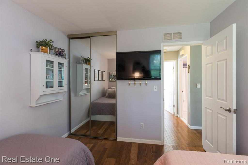 21248 E GLEN HAVEN Circle, Northville, MI 48167 — Photo 18