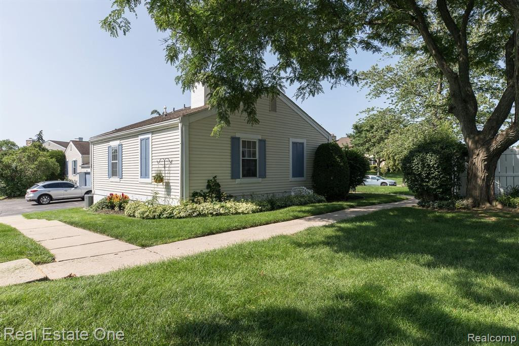21248 E GLEN HAVEN Circle, Northville, MI 48167 — Photo 25
