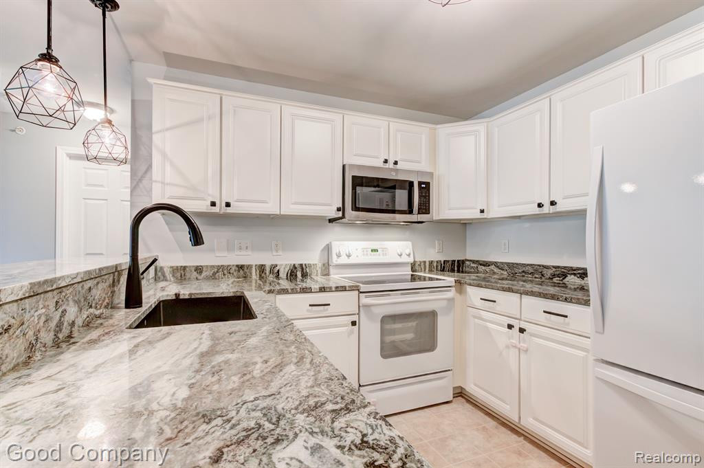 33103 EMMA Circle, Walled Lake, MI 48390 — Photo 14