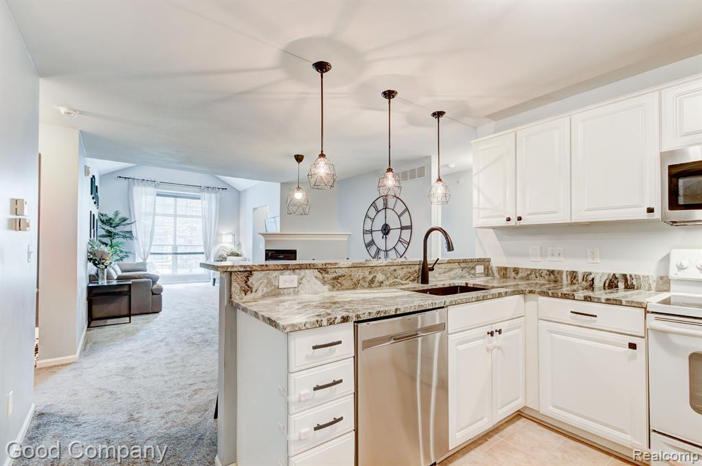 33103 EMMA Circle, Walled Lake, MI 48390 — Photo 16
