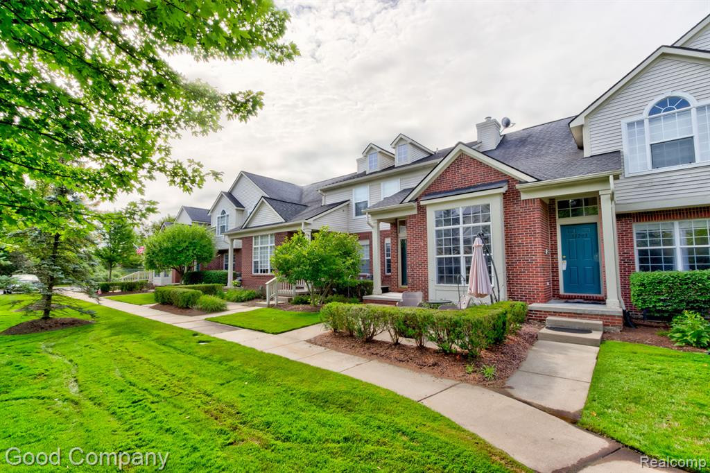 33103 EMMA Circle, Walled Lake, MI 48390 — Photo 35