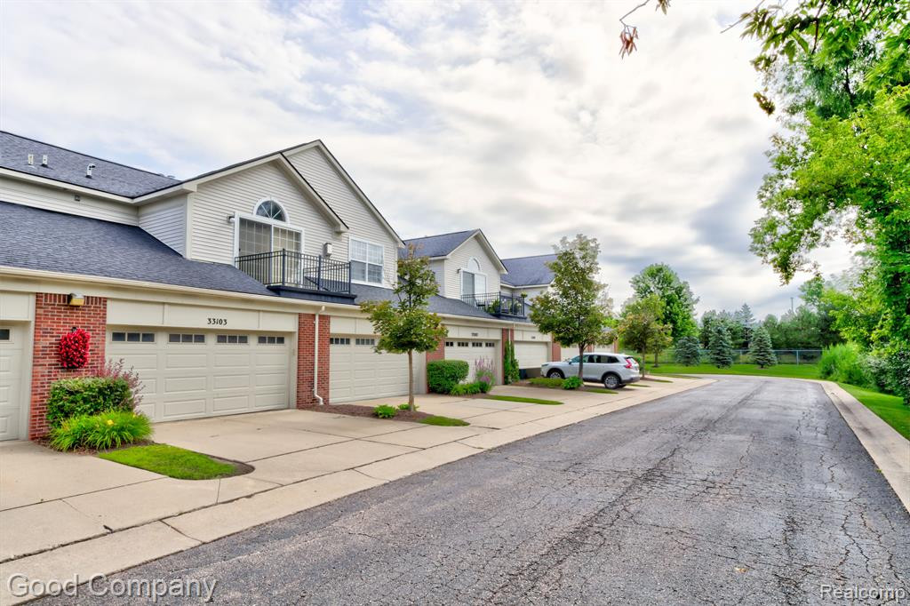 33103 EMMA Circle, Walled Lake, MI 48390 — Photo 39