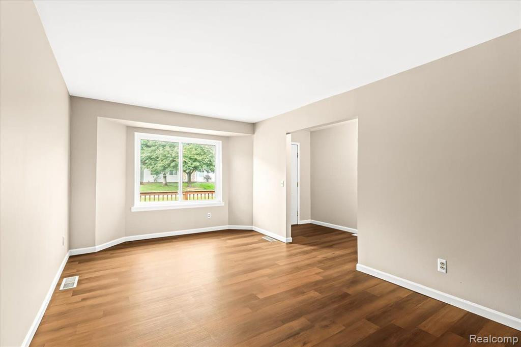 959 LUCILLE Drive, Wolverine Lake, MI 48390 — Photo 4