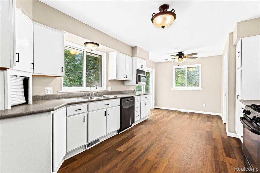 959 LUCILLE Drive, Wolverine Lake, MI 48390 — Photo 10