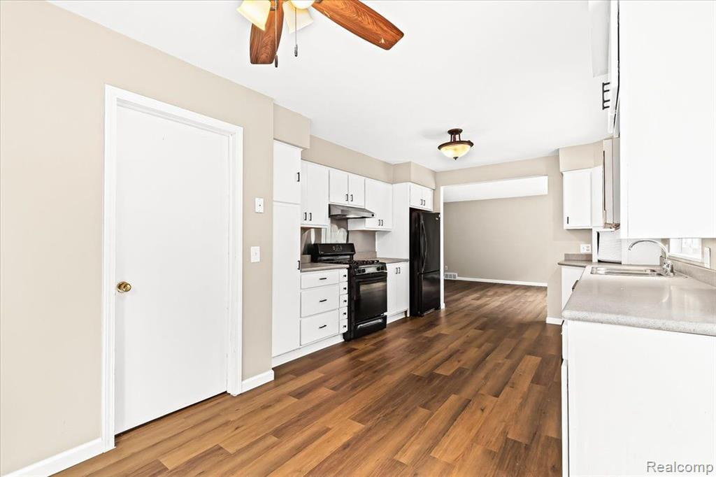 959 LUCILLE Drive, Wolverine Lake, MI 48390 — Photo 12