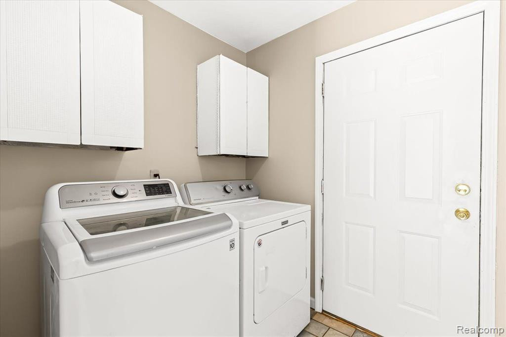 959 LUCILLE Drive, Wolverine Lake, MI 48390 — Photo 14