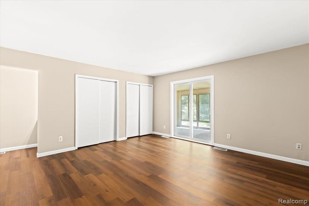 959 LUCILLE Drive, Wolverine Lake, MI 48390 — Photo 15