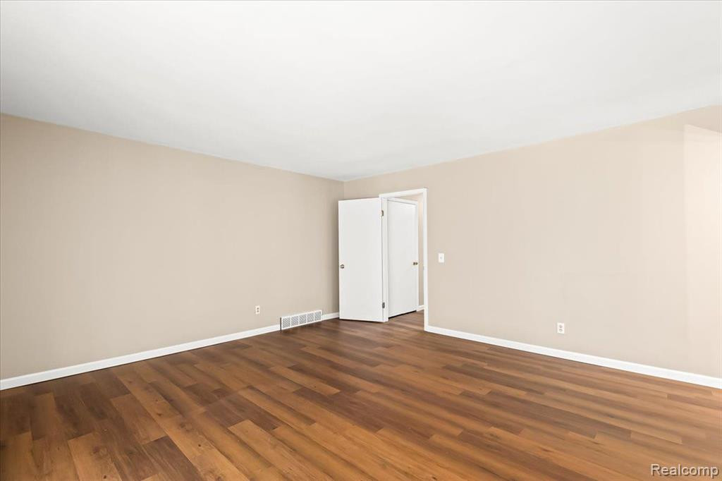 959 LUCILLE Drive, Wolverine Lake, MI 48390 — Photo 16