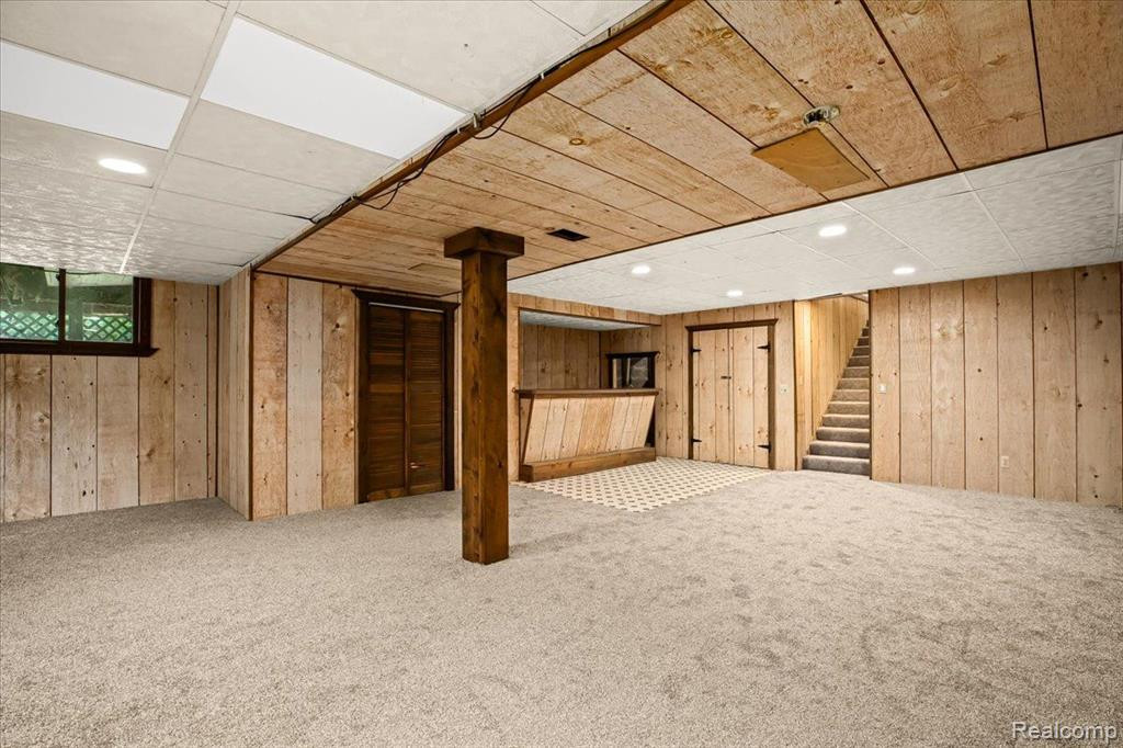 959 LUCILLE Drive, Wolverine Lake, MI 48390 — Photo 23