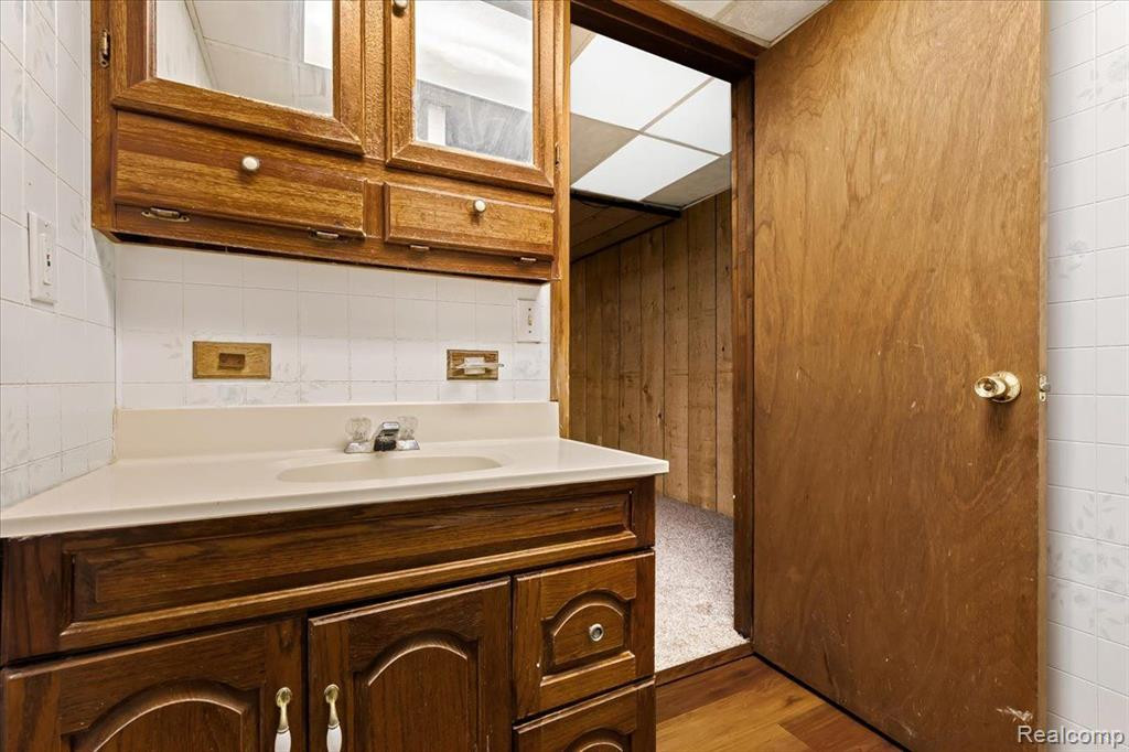 959 LUCILLE Drive, Wolverine Lake, MI 48390 — Photo 27