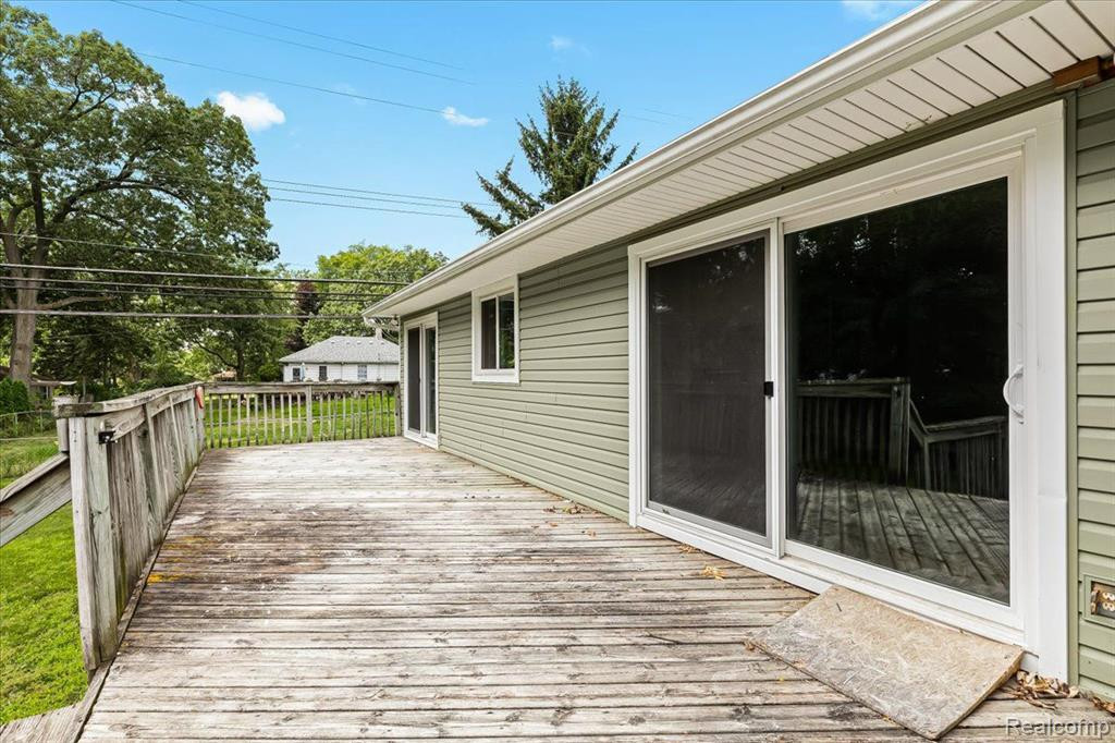 959 LUCILLE Drive, Wolverine Lake, MI 48390 — Photo 28