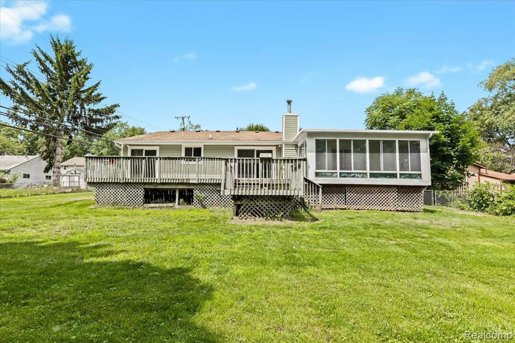 959 LUCILLE Drive, Wolverine Lake, MI 48390 — Photo 29