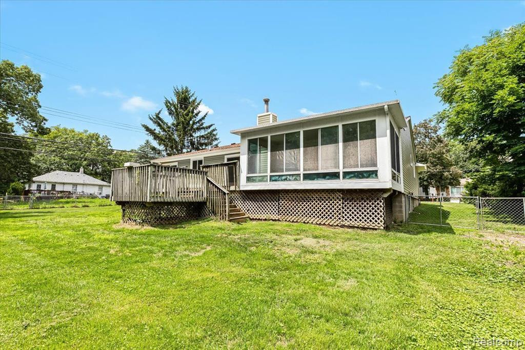 959 LUCILLE Drive, Wolverine Lake, MI 48390 — Photo 30