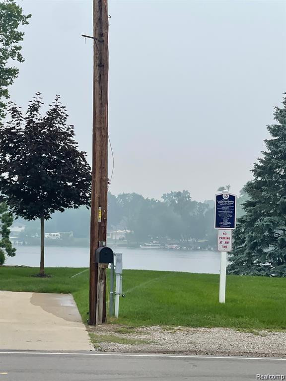 959 LUCILLE Drive, Wolverine Lake, MI 48390 — Photo 31
