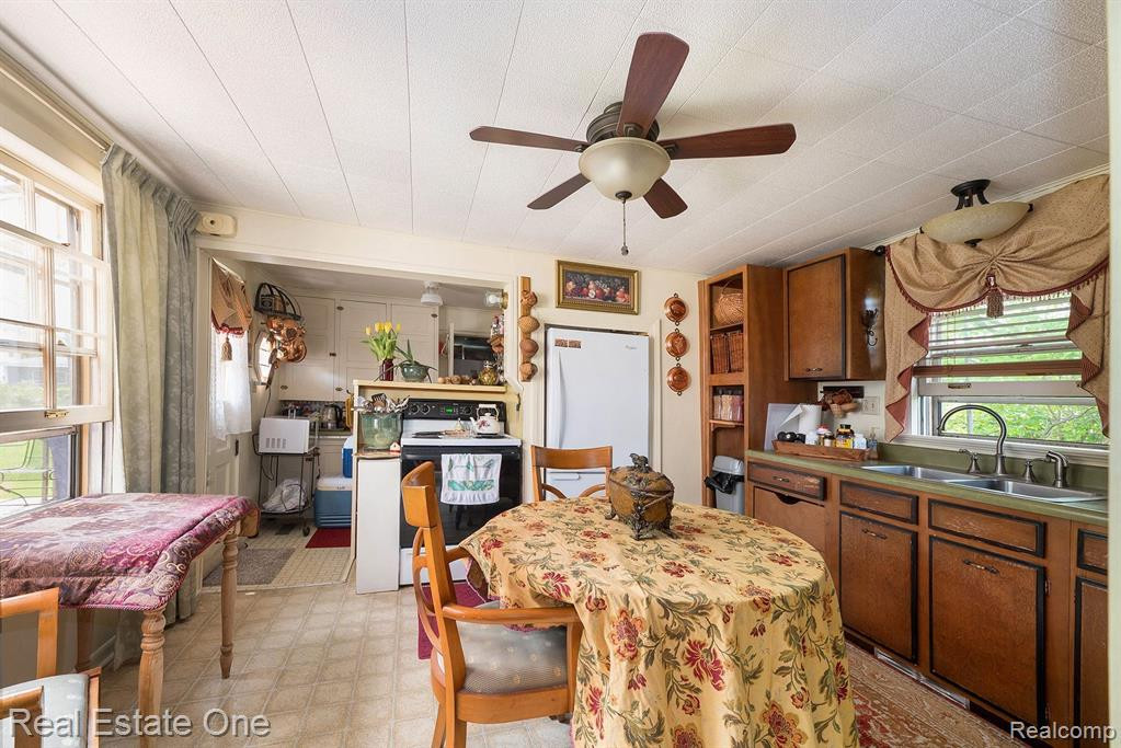26 BROADWAY Street, Oxford, MI 48371 — Photo 8