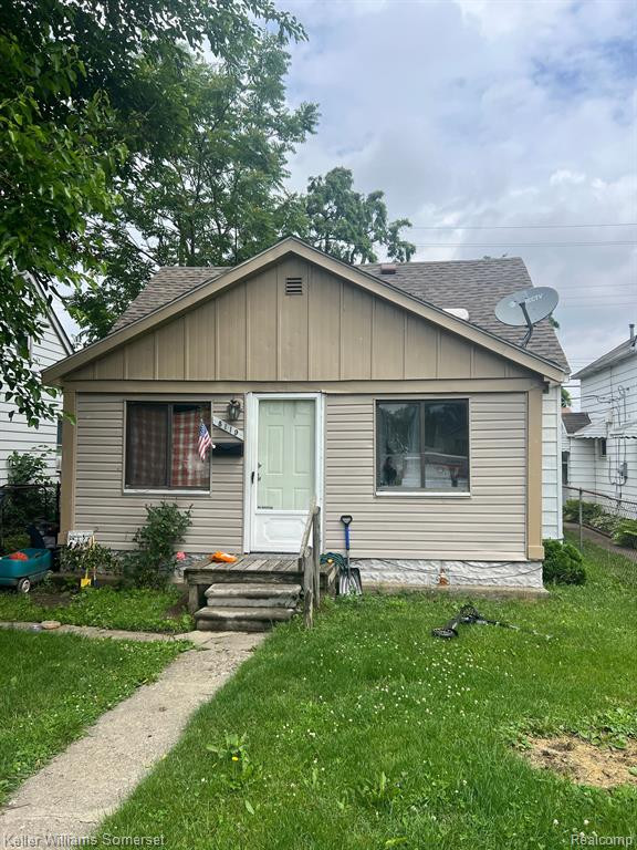 8119 ESSEX Avenue, Warren, MI 48089 — front exterior