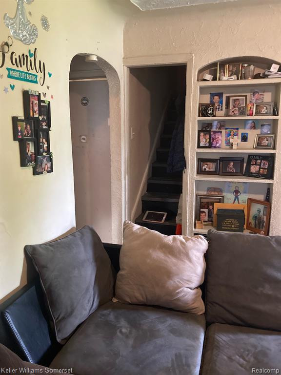 8119 ESSEX Avenue, Warren, MI 48089 — Photo 3