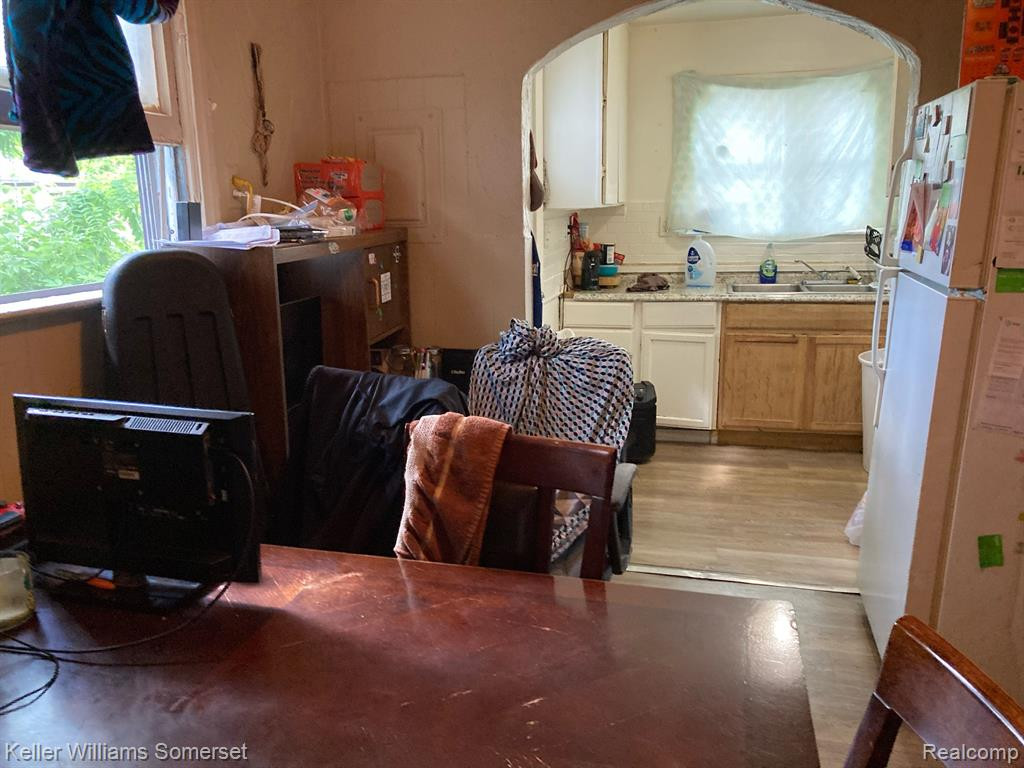 8119 ESSEX Avenue, Warren, MI 48089 — Photo 6