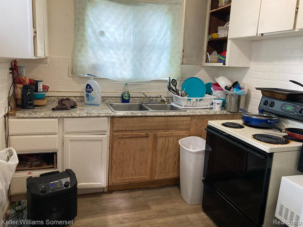8119 ESSEX Avenue, Warren, MI 48089 — Photo 9