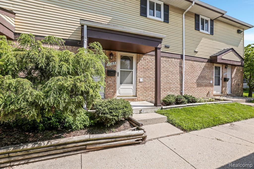 41165 S WOODBURY GREEN Drive, Belleville, MI 48111 — Photo 4