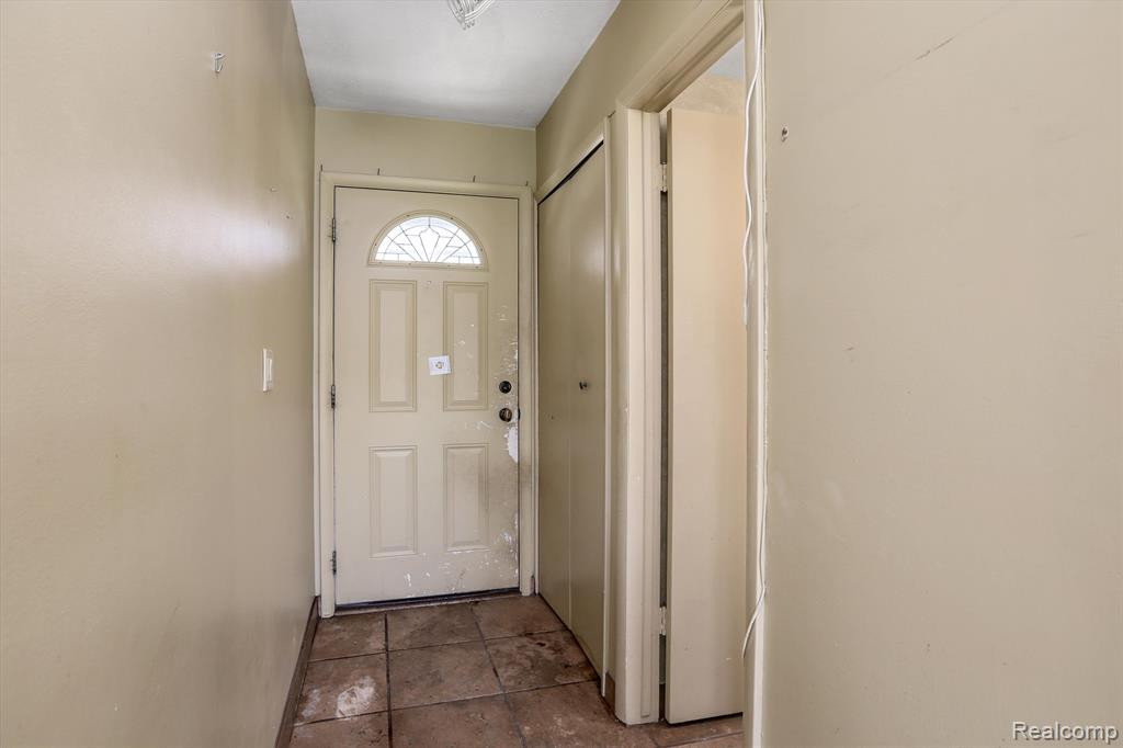 41165 S WOODBURY GREEN Drive, Belleville, MI 48111 — Photo 6