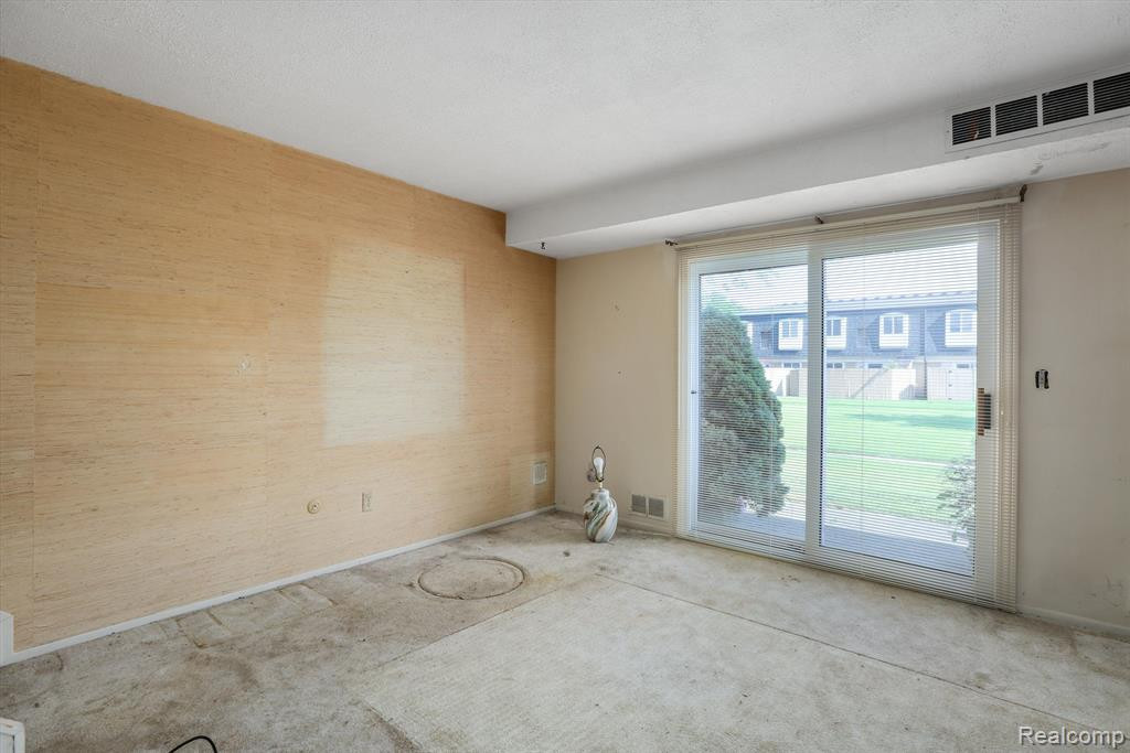 41165 S WOODBURY GREEN Drive, Belleville, MI 48111 — Photo 7