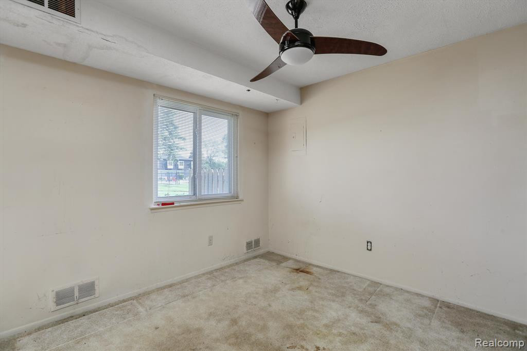 41165 S WOODBURY GREEN Drive, Belleville, MI 48111 — Photo 9