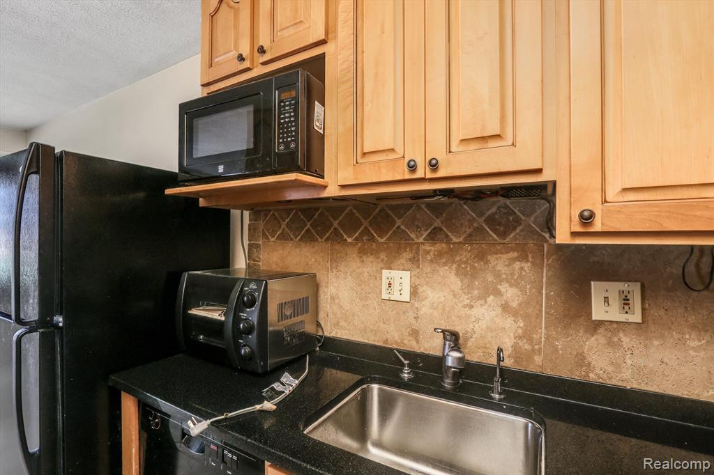 41165 S WOODBURY GREEN Drive, Belleville, MI 48111 — Photo 12