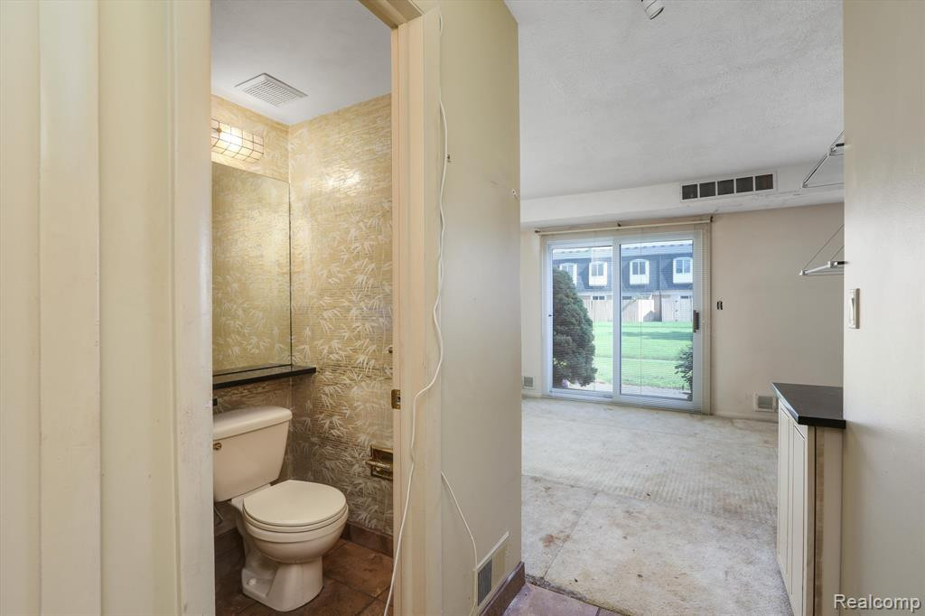 41165 S WOODBURY GREEN Drive, Belleville, MI 48111 — Photo 14