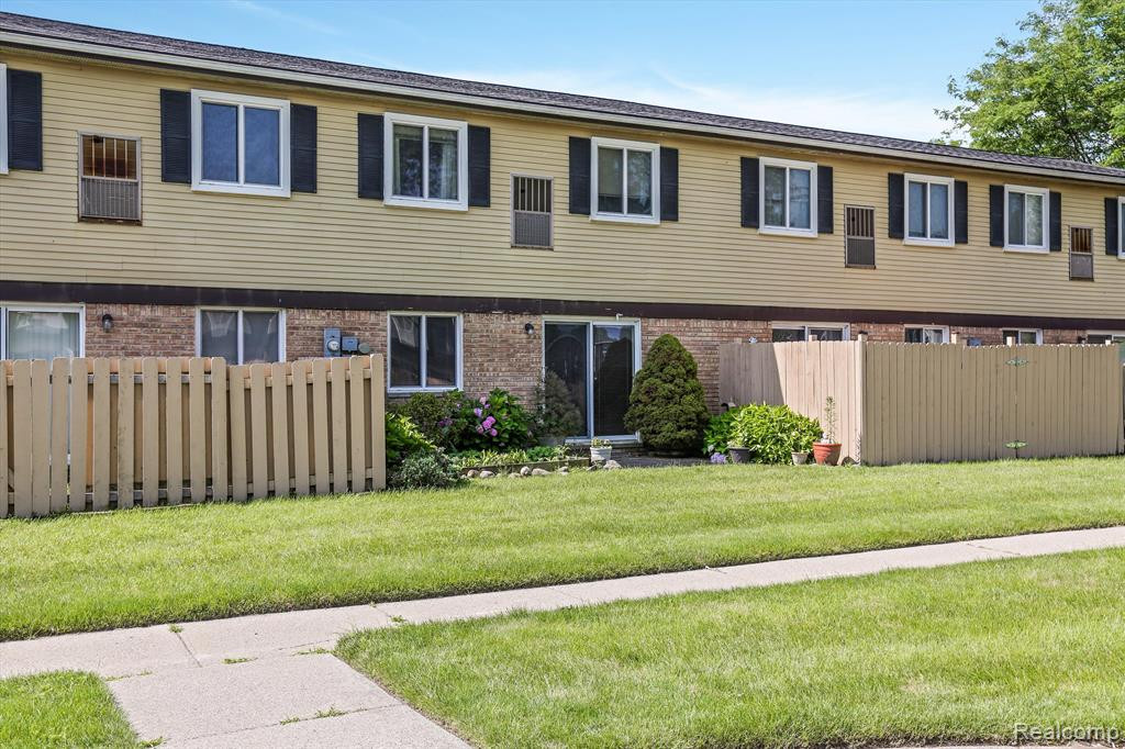 41165 S WOODBURY GREEN Drive, Belleville, MI 48111 — Photo 19