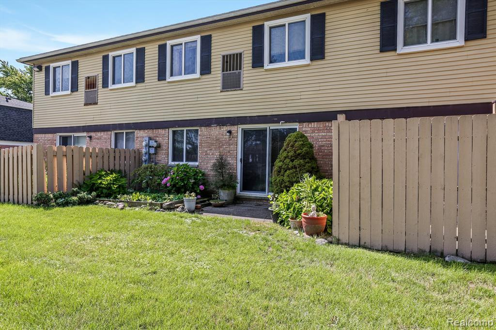 41165 S WOODBURY GREEN Drive, Belleville, MI 48111 — Photo 21