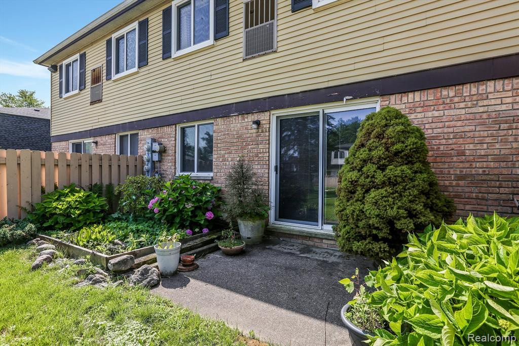 41165 S WOODBURY GREEN Drive, Belleville, MI 48111 — Photo 22