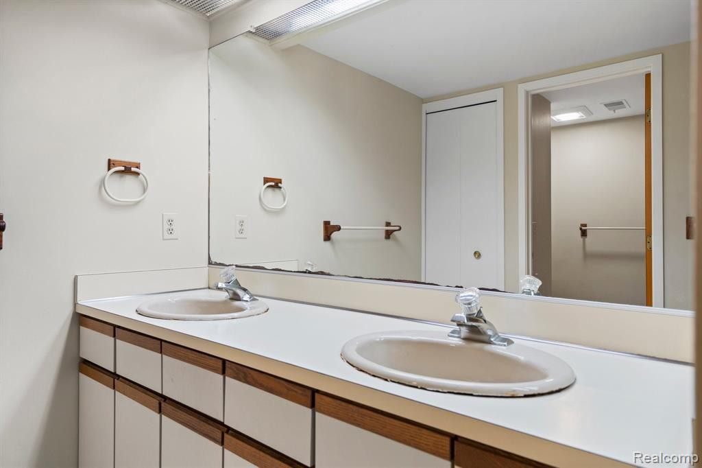 2638 SALISBURY Lane, Ann Arbor, MI 48103 — Photo 52