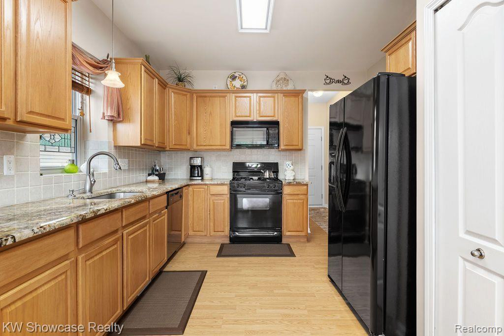 1772 PINE FOREST Drive, Commerce Twp, MI 48390 — Photo 13