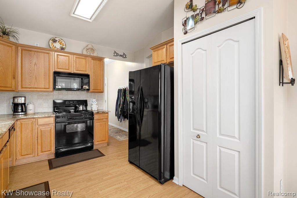 1772 PINE FOREST Drive, Commerce Twp, MI 48390 — Photo 15