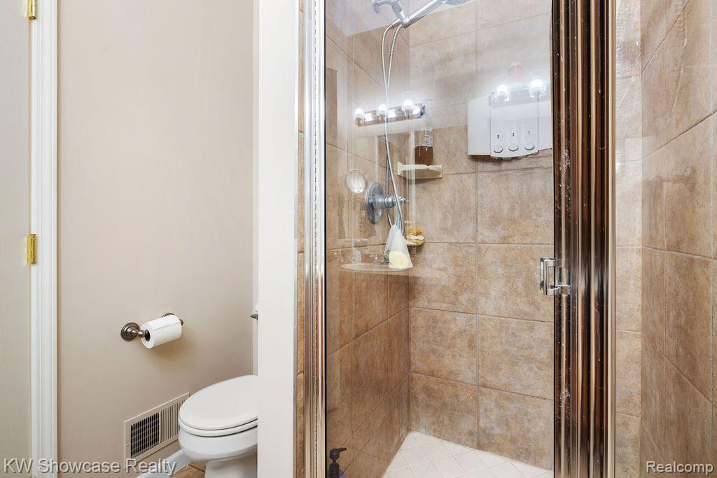 1772 PINE FOREST Drive, Commerce Twp, MI 48390 — Photo 22