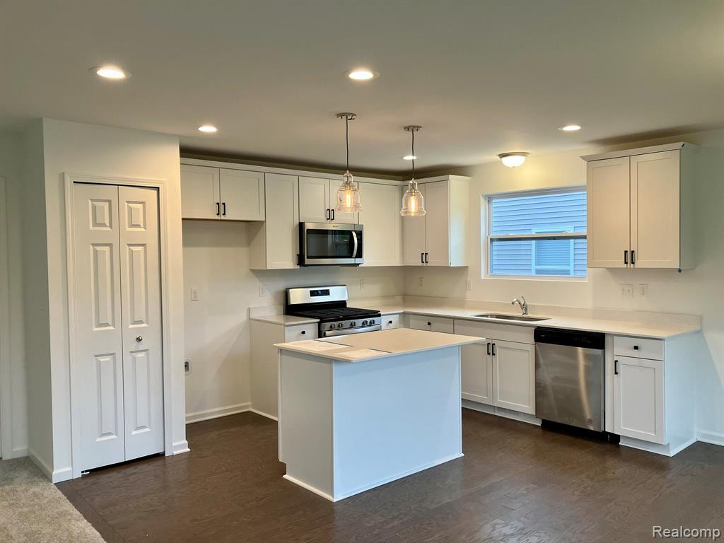 10025 SWAN LAKE Circle, 4, Ypsilanti, MI 48197 — Photo 2