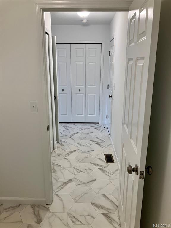 10025 SWAN LAKE Circle, 4, Ypsilanti, MI 48197 — Photo 11