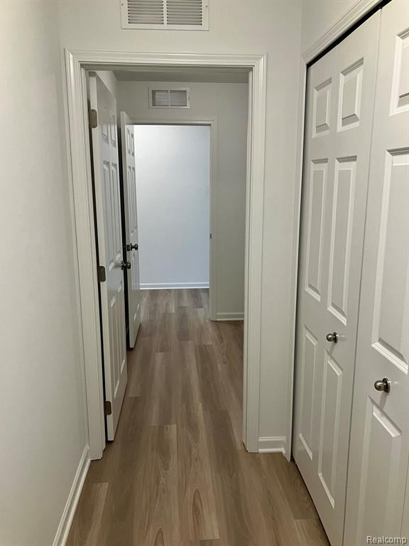 10199 SWAN LAKE Circle, Ypsilanti, MI 48197 — Photo 12