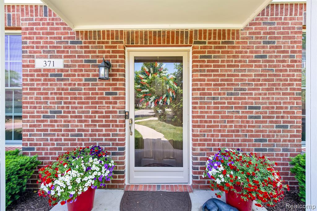 371 DAISY SQUARE Parkway, Plymouth, MI 48170 — Photo 3