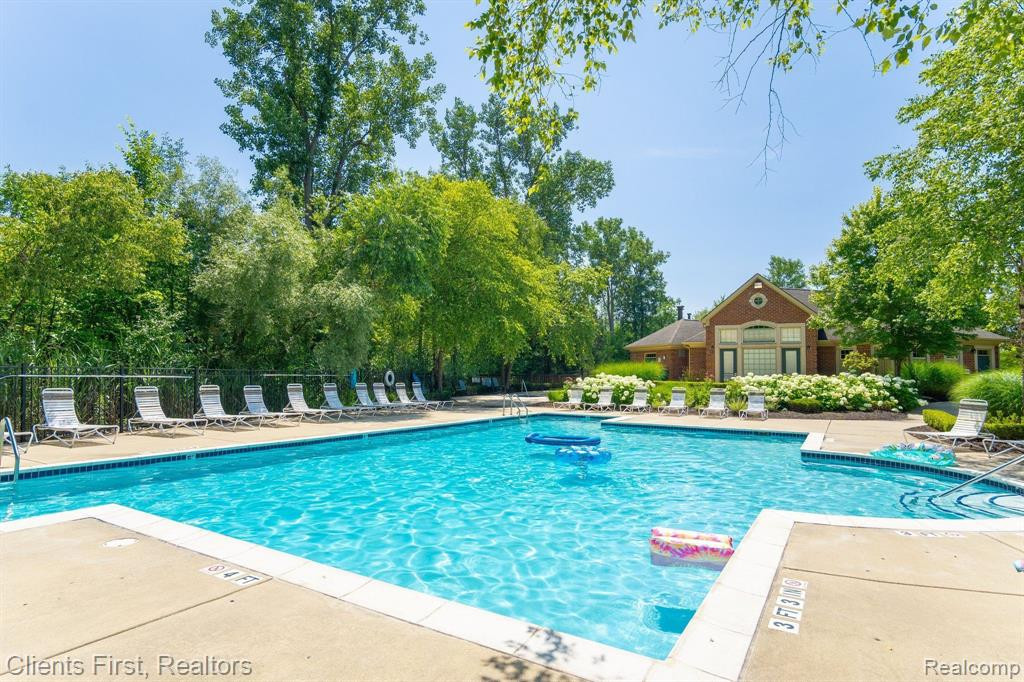 161 E BAY Drive, Walled Lake, MI 48390 — Photo 9