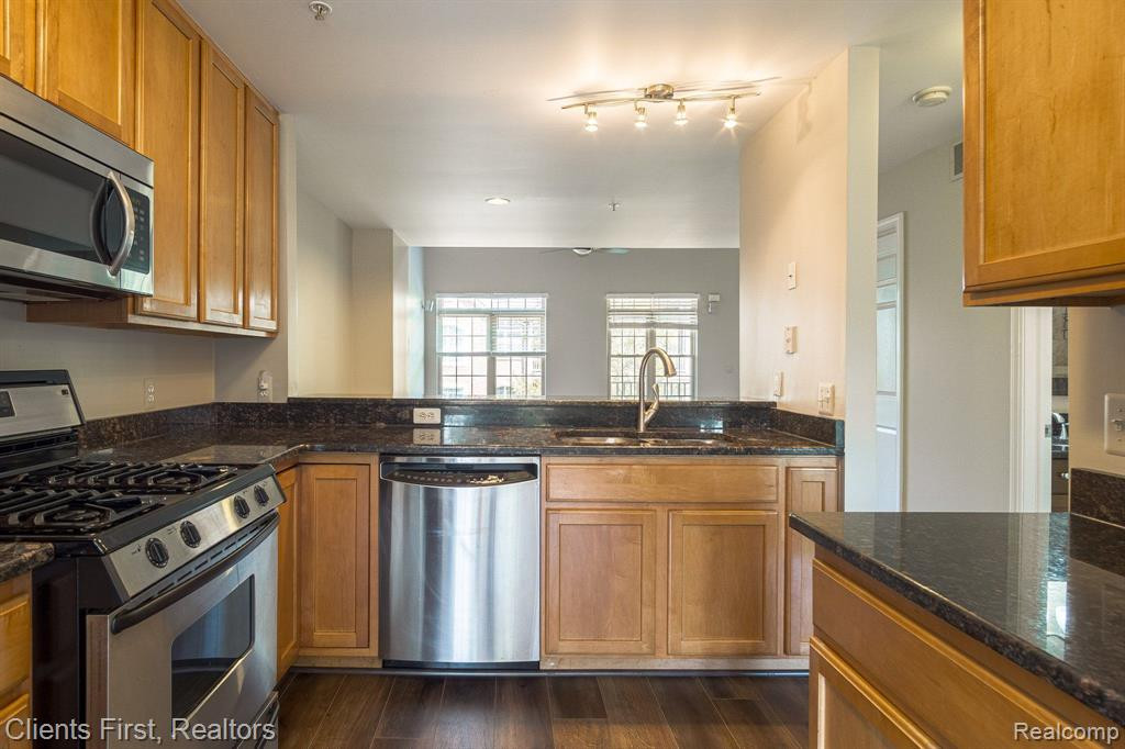 161 E BAY Drive, Walled Lake, MI 48390 — Photo 15